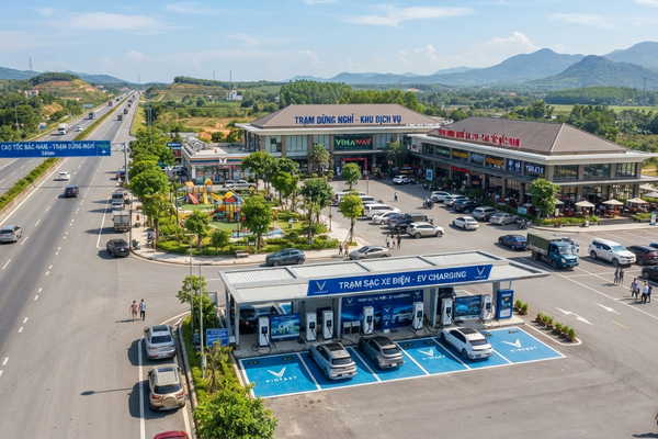 Khẩn trương đầu tư, hoàn thiện hệ thống sạc điện tại các trạm dừng nghỉ trên tuyến cao tốc Bắc - Nam phía Đông Khẩn trương đầu tư, hoàn thiện hệ thống sạc điện tại các trạm dừng nghỉ trên tuyến cao tốc Bắc - Nam phía Đông