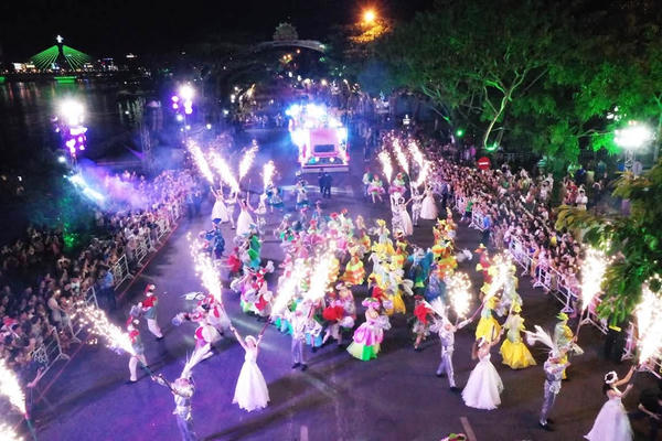 Nghệ An sắp bùng nổ với Carnival đường phố, đại nhạc hội và màn pháo hoa mãn nhãn Nghệ An sắp bùng nổ với Carnival đường phố, đại nhạc hội và màn pháo hoa mãn nhãn