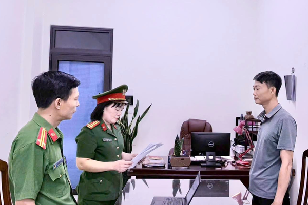 Tự ý huy động công nhân thu hồi đường điện, cai thầu bị khởi tố Tự ý huy động công nhân thu hồi đường điện, cai thầu bị khởi tố