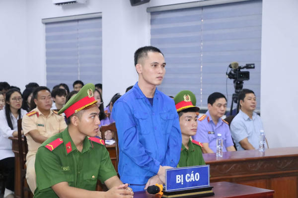 Đang có tiền án, đi xe máy không GPLX gây tai nạn chết người: Lĩnh tổng cộng 4 năm tù Đang có tiền án, đi xe máy không GPLX gây tai nạn chết người: Lĩnh tổng cộng 4 năm tù