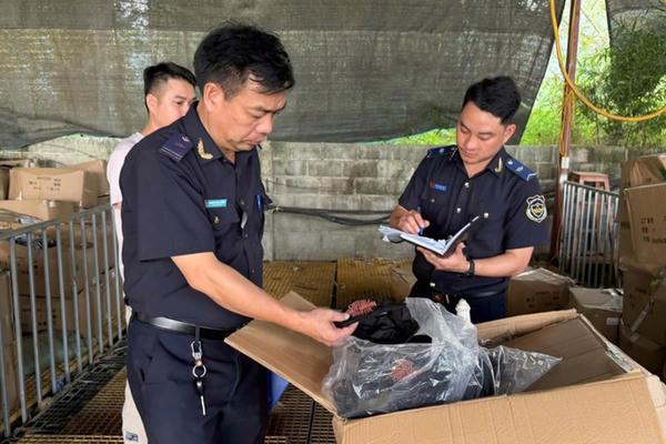 Tháng 7 giảm 492 vụ buôn lậu, gian lận thương mại so với tháng trước Tháng 7 giảm 492 vụ buôn lậu, gian lận thương mại so với tháng trước