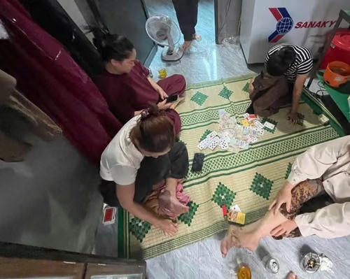 Bắt quả tang 4 quý bà “ngồi bàn tròn” tại nhà riêng