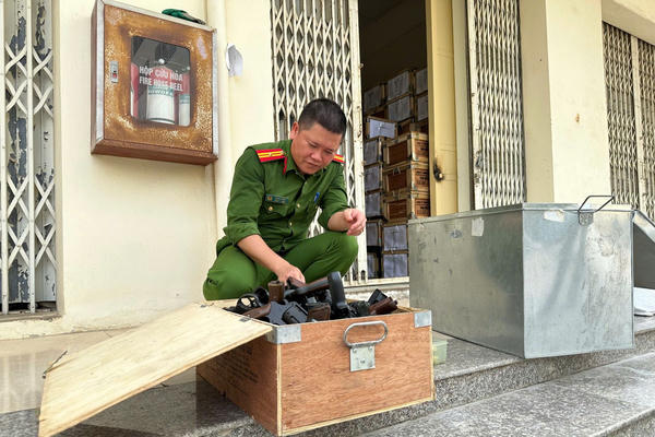 Công an Thanh Hóa tiêu hủy hàng trăm khẩu súng, công cụ hỗ trợ và hơn 1.700 viên đạn