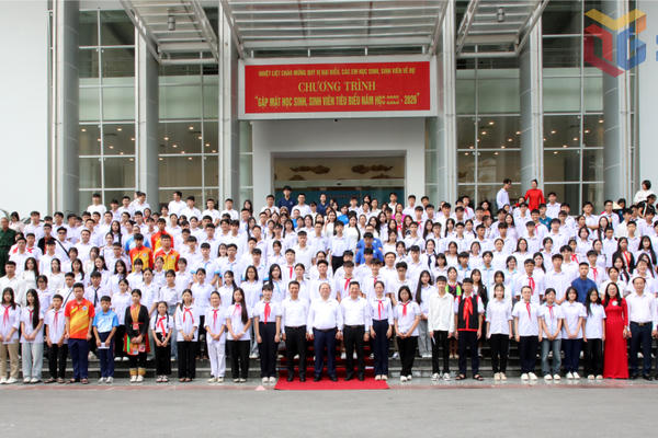 Bí thư Tỉnh ủy Quảng Ninh: Học để làm chủ tương lai, sống có trách nhiệm Bí thư Tỉnh ủy Quảng Ninh: Học để làm chủ tương lai, sống có trách nhiệm