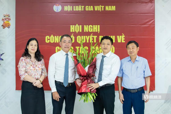 Nhà báo Hà Công Luân được bổ nhiệm Phó Tổng Biên tập Tạp chí Đời sống và Pháp luật Nhà báo Hà Công Luân được bổ nhiệm Phó Tổng Biên tập Tạp chí Đời sống và Pháp luật