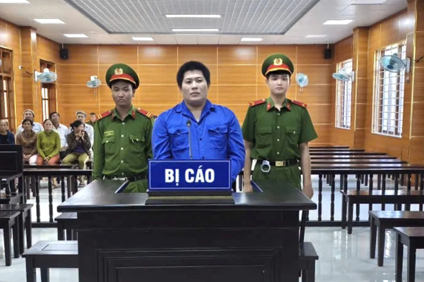 Cha nhận 20 năm tù sau khi đẩy hai con nhỏ xuống sông ở Quảng Ngãi