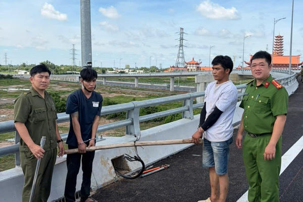 Bắt 2 đối tượng trộm cắp tài sản trên cao tốc ở Đồng Nai