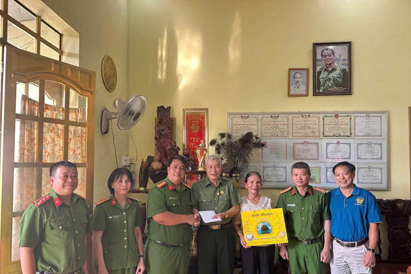 Công an phường Dầu Giây tri ân các thế hệ lãnh đạo CAND, động viên lực lượng bảo vệ ANTT ở cơ sở  