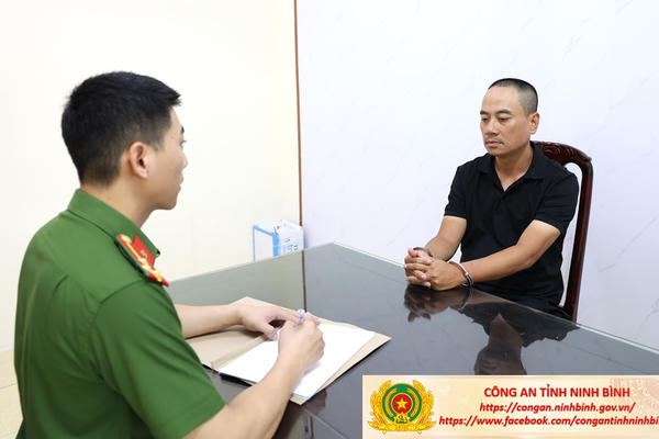 Bắt giữ đối tượng phá kính ô tô trộm túi xách LV chứa hơn 700 triệu đồng