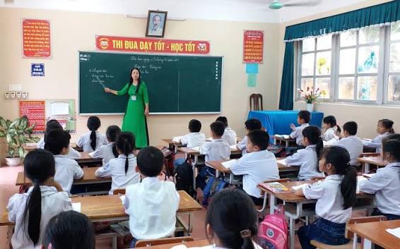 Hà Nội dừng xét thăng hạng giáo viên năm 2026, hơn 18.000 người nằm trong diện dự xét Hà Nội dừng xét thăng hạng giáo viên năm 2026, hơn 18.000 người nằm trong diện dự xét