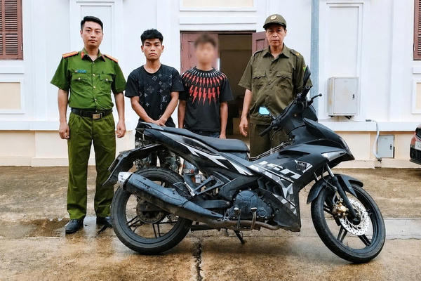 Quảng Ninh: Trộm xe rồi chạy vào Nghệ An, 2 nghi phạm bị phát hiện