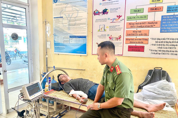 Công an tỉnh Lào Cai kịp thời giúp đỡ du khách Nhật Bản bị ngất trên đường