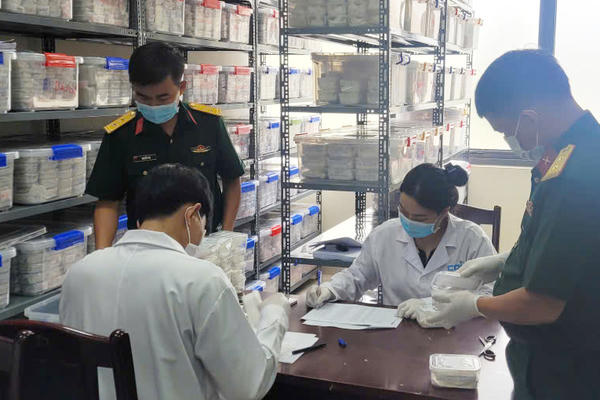 TP Huế hoàn thành bàn giao mẫu hài cốt liệt sĩ để phục vụ giám định ADN
