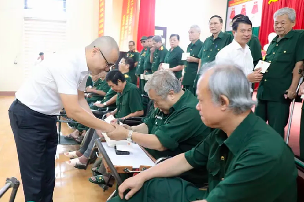 Tăng mức chuẩn trợ cấp ưu đãi người có công lên hơn 3 triệu đồng/tháng
Tăng mức chuẩn trợ cấp ưu đãi người có công lên hơn 3 triệu đồng/tháng