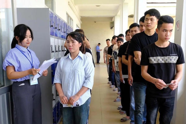 Lao động Việt Nam hết hạn hợp đồng ở lại nước ngoài trái phép bị phạt tới 100 triệu đồng