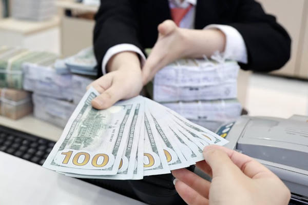 Tỷ giá USD/VND hạ nhiệt, thị trường tự do lùi sâu dưới mốc 26.000 đồng
