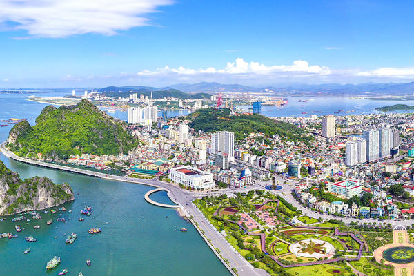 Quảng Ninh tổ chức xem truyền hình trực tiếp phiên họp Quốc hội thông qua Nghị quyết thành lập thành phố Quảng Ninh