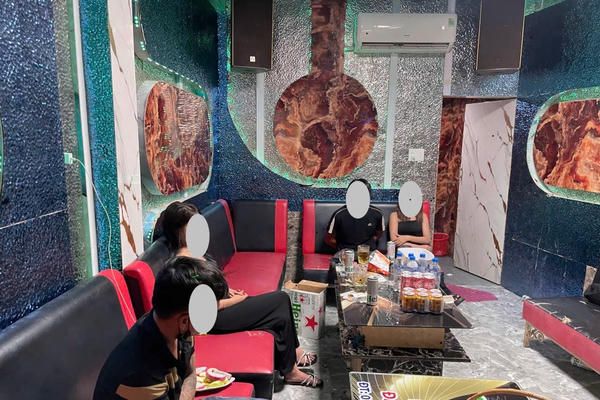Công an Quảng Ngãi triệt phá điểm tổ chức sử dụng trái phép chất ma túy tại cơ sở kinh doanh karaoke