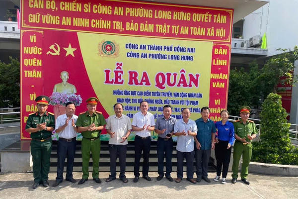 Công an phường Long Hưng ra quân hưởng ứng cao điểm vận động nhân dân giao nộp vũ khí, vật liệu nổ và pháo Công an phường Long Hưng ra quân hưởng ứng cao điểm vận động nhân dân giao nộp vũ khí, vật liệu nổ và pháo
