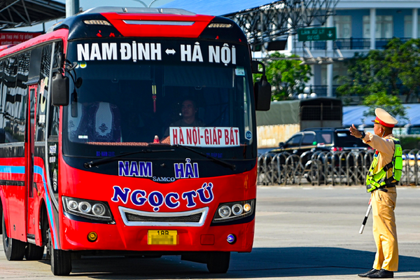 Từ ngày 26/8, CSGT toàn quốc đồng loạt siết chặt xe khách, xe tải trong vòng 1 tháng Từ ngày 26/8, CSGT toàn quốc đồng loạt siết chặt xe khách, xe tải trong vòng 1 tháng