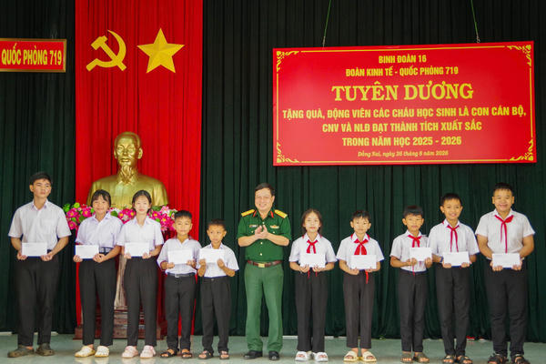 Đoàn 719 tuyên dương 146 học sinh đạt thành tích cao
