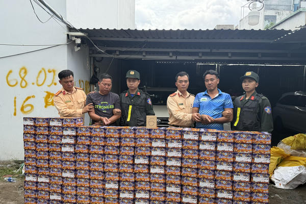 Bắt 4 người trong đường dây mua bán, tàng trữ hơn 621kg pháo nổ ở TPHCM