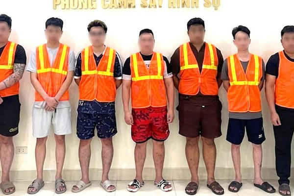 Công an Hà Nội triệt phá đường dây buôn bán "khí cười" quy mô lớn