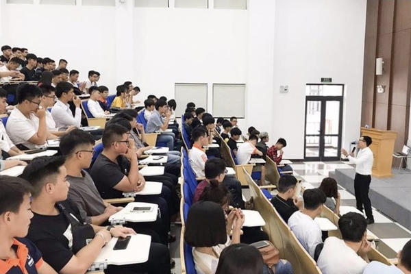 Sinh viên phải được học pháp luật gắn với ngành nghề, tránh “học xong mới biết mình vi phạm”