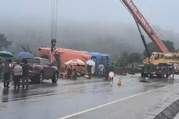 Tạm giữ hình sự tài xế vụ lật xe khách ở Gia Lai làm 4 người tử vong, nhiều người bị thương