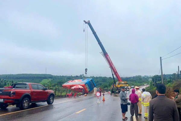 Khẩn trương khắc phục hậu quả, làm rõ trách nhiệm vụ lật xe khách làm nhiều người thương vong ở Gia Lai