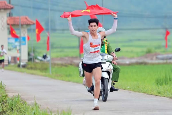 Hàng trăm vận động viên tham gia Giải chạy 'Về mùa vàng Tam Than' 2026 Hàng trăm vận động viên tham gia Giải chạy 'Về mùa vàng Tam Than' 2026