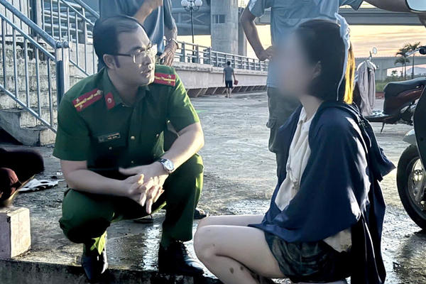 Công an xã Nga Sơn kịp thời ngăn chặn người phụ nữ có ý định nhảy cầu tự tử Công an xã Nga Sơn kịp thời ngăn chặn người phụ nữ có ý định nhảy cầu tự tử