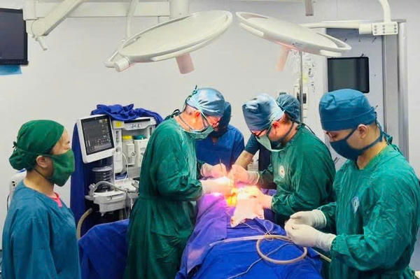 Bác sĩ Nguyễn Huy Tiến giữ lửa y tế nơi đầu sóng Bác sĩ Nguyễn Huy Tiến giữ lửa y tế nơi đầu sóng