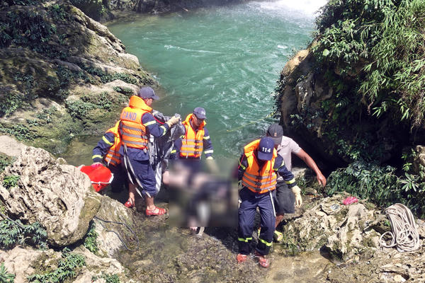 Tìm thấy thi thể du khách mất tích sau khi đi tắm thác ở Tuyên Quang