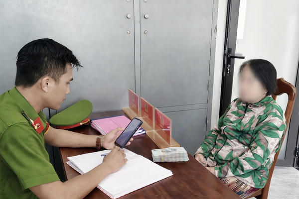Công an thật chặn công an giả lừa đảo hòng chiếm đoạt 159 triệu đồng
