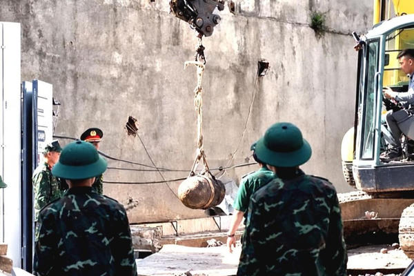Hải Phòng di dời an toàn quả bom nặng khoảng 300kg giữa khu dân cư