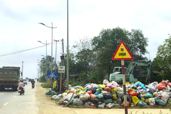 Chủ tịch tỉnh Thanh Hoá yêu cầu lãnh đạo, cán bộ mỗi tuần dành một ngày cùng người dân dọn vệ sinh môi trường