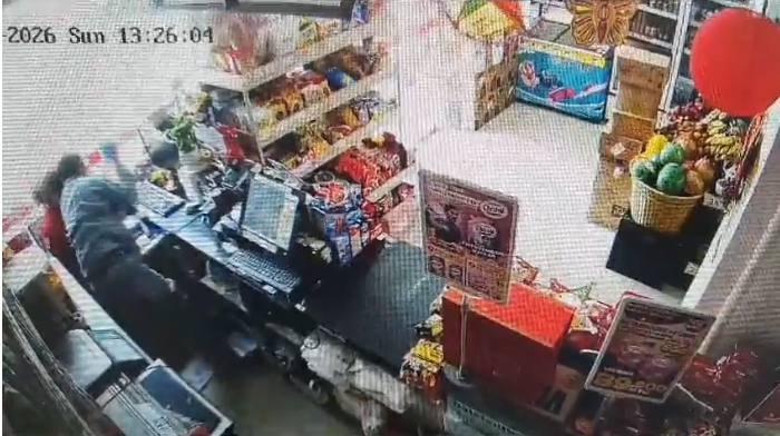 Bắt gã thợ sơn dùng dao khống chế nhân viên siêu thị cướp tài sản ở Hà Nội