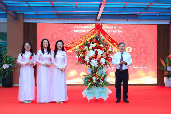 Chủ tịch Hà Nội Vũ Đại Thắng dự khai giảng tại Trường Tiểu học Ngô Thì Nhậm Chủ tịch Hà Nội Vũ Đại Thắng dự khai giảng tại Trường Tiểu học Ngô Thì Nhậm