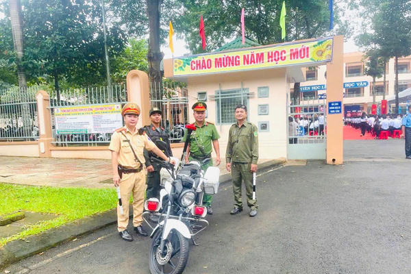 Công an Đồng Nai bảo đảm an ninh, an toàn giao thông ngày khai giảng Công an Đồng Nai bảo đảm an ninh, an toàn giao thông ngày khai giảng