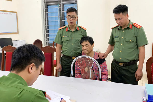 Vận động đối tượng truy nã đặc biệt nguy hiểm ra đầu thú sau 7 năm lẩn trốn

