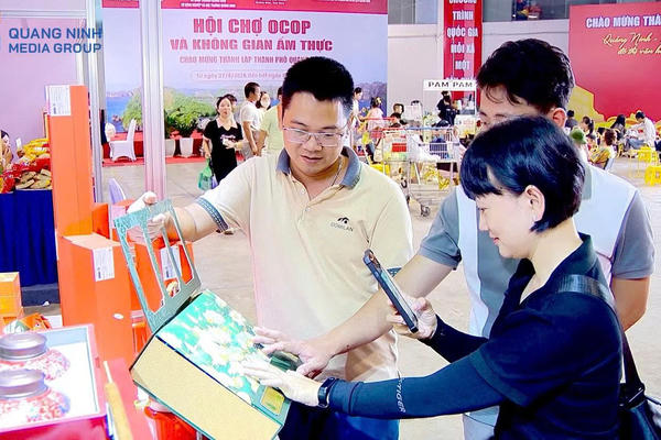 Hơn 127.000 lượt khách đến Hội chợ OCOP và Không gian ẩm thực Quảng Ninh