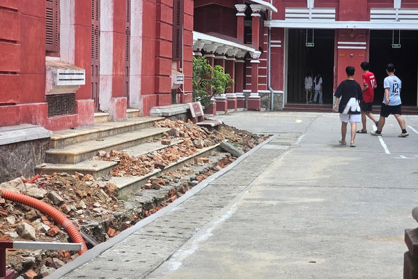Thi công dự án cải tạo trường THPT chuyên Quốc học Huế chậm tiến độ, nhà thầu bị phạt hơn 856 triệu đồng 