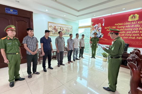Khởi tố 9 cán bộ bảo vệ rừng và 1 chủ doanh nghiệp đưa, nhận hối lộ ở Đắk Lắk Khởi tố 9 cán bộ bảo vệ rừng và 1 chủ doanh nghiệp đưa, nhận hối lộ ở Đắk Lắk