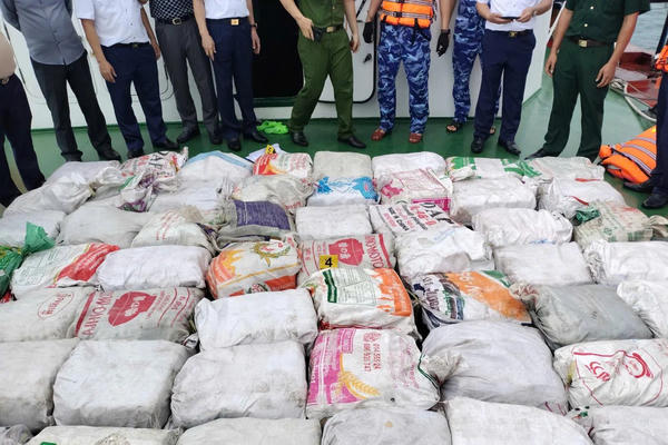 Bắt 1,16 tấn ketamine giấu trong tàu cá và phi vụ dùng 1,2 tỷ đồng để “chạy” bất thành Bắt 1,16 tấn ketamine giấu trong tàu cá và phi vụ dùng 1,2 tỷ đồng để “chạy” bất thành