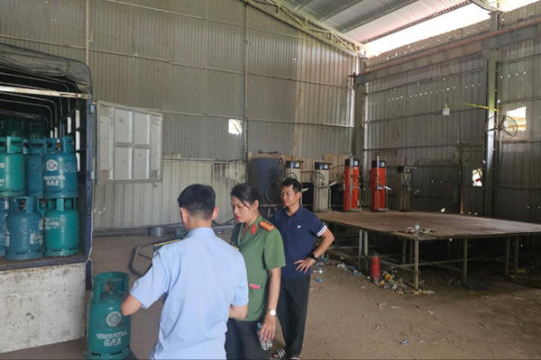 Phát hiện nhiều cơ sở san chiết gas trái phép, có dấu hiệu buôn bán gas giả tại Hà Nội