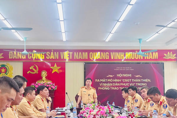 CSGT Nghệ An: Ra mắt mô hình “Cảnh sát giao thông thân thiện, vì Nhân dân phục vụ” CSGT Nghệ An: Ra mắt mô hình “Cảnh sát giao thông thân thiện, vì Nhân dân phục vụ”