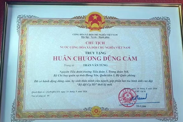 Chủ tịch nước truy tặng Huân chương Dũng cảm đối với Trung tá Trần Văn Tùng