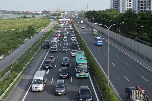 Hoàn thiện quy định về khoảng cách an toàn trên cao tốc phù hợp với điều kiện cầu, đường, mật độ giao thông
