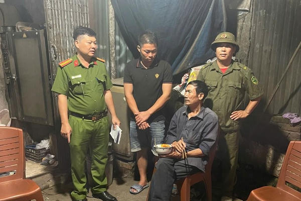 Kịp thời xác minh, đưa cụ già đi lạc trở về với gia đình sau nhiều tháng mất liên lạc Kịp thời xác minh, đưa cụ già đi lạc trở về với gia đình sau nhiều tháng mất liên lạc